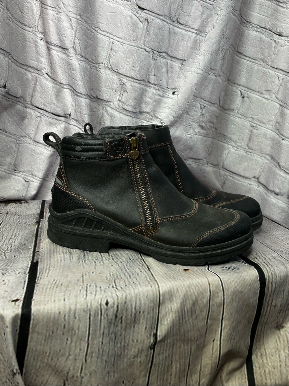 Ariat Barnyard Utility Chore Black Leather Side Zip Ankle Boots Size 10 AS IS